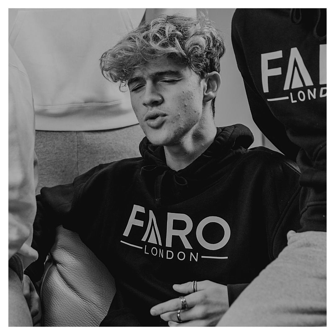 5-smart-ways-to-wear-a-hoodie-faro-london